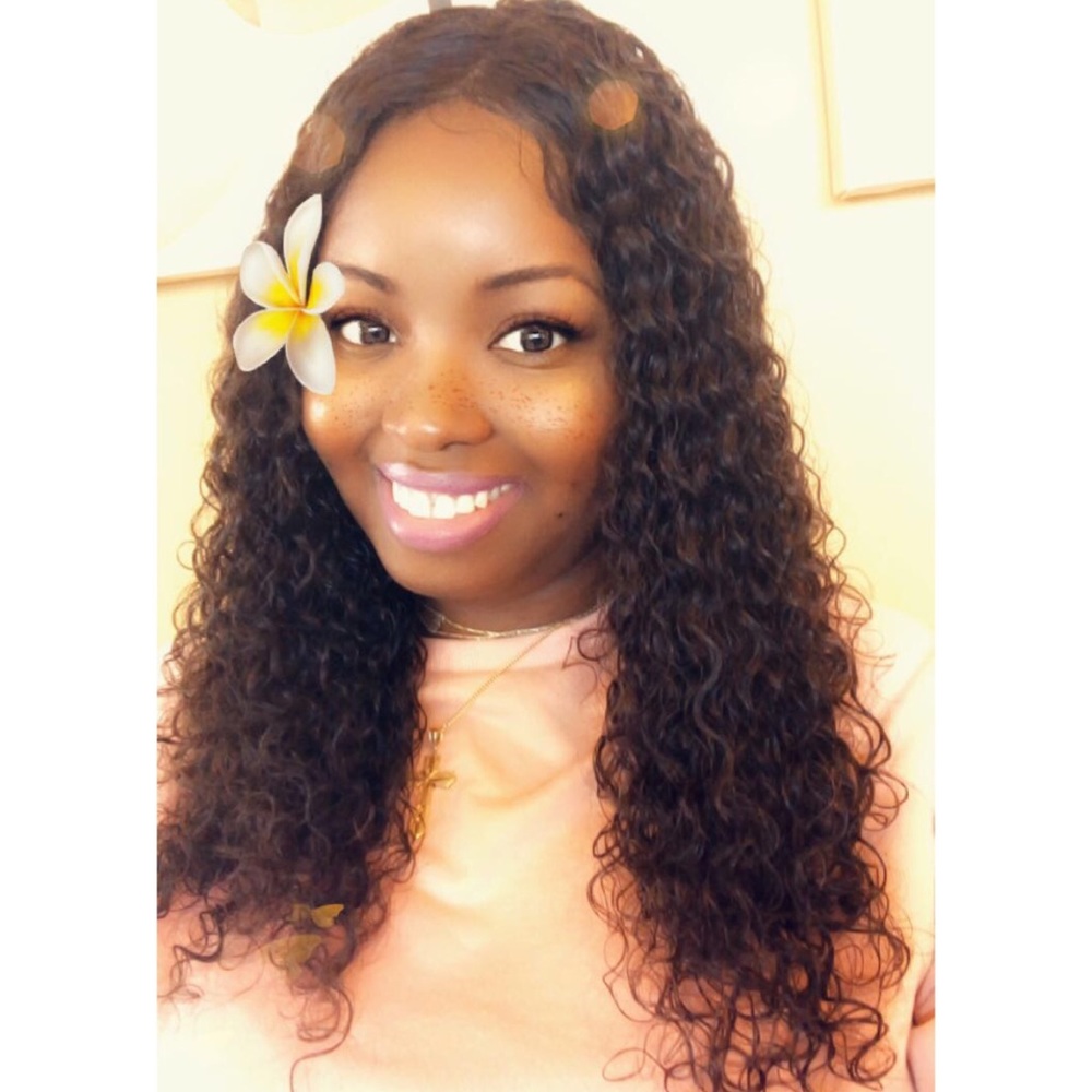 Meet your Posher, Ena